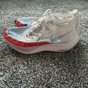 nike vaporfly. size 8.5